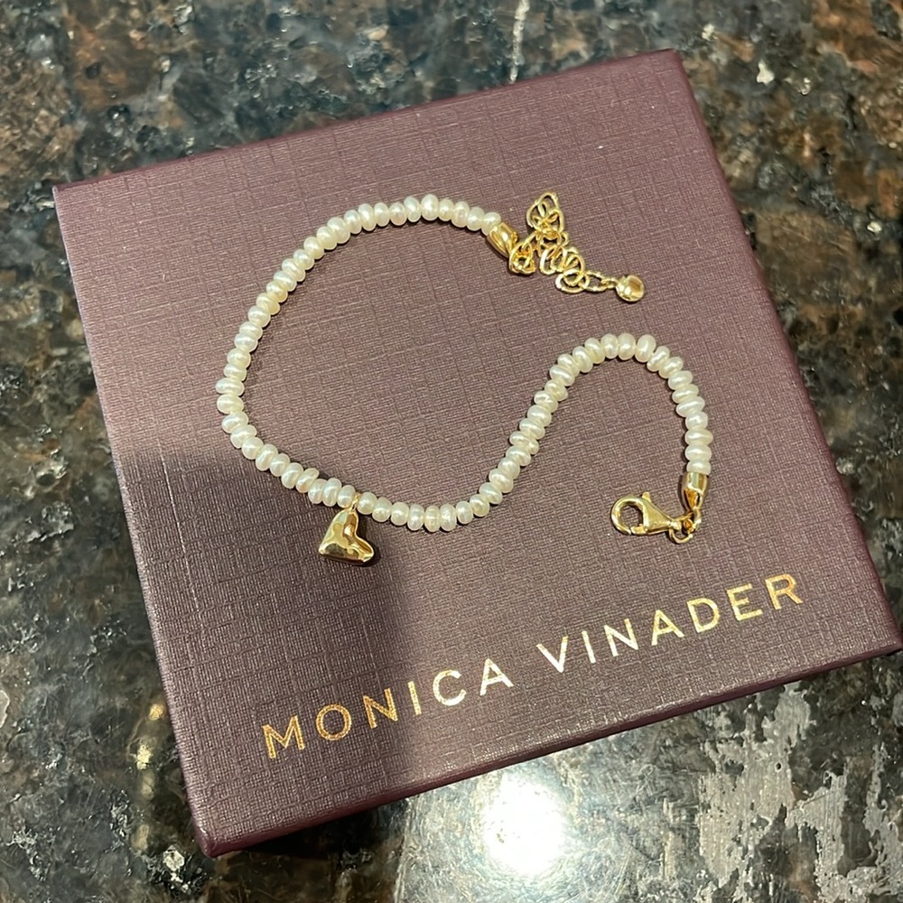 Monica Vinader Mini Heart Freshwater Pearl Bracelet - Picture 2 of 4